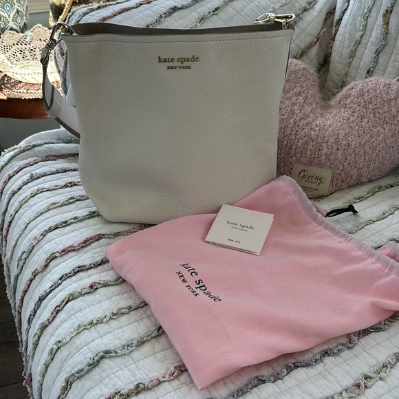 kate spade Handbags - Kate Spade Cream Shoulder Bag